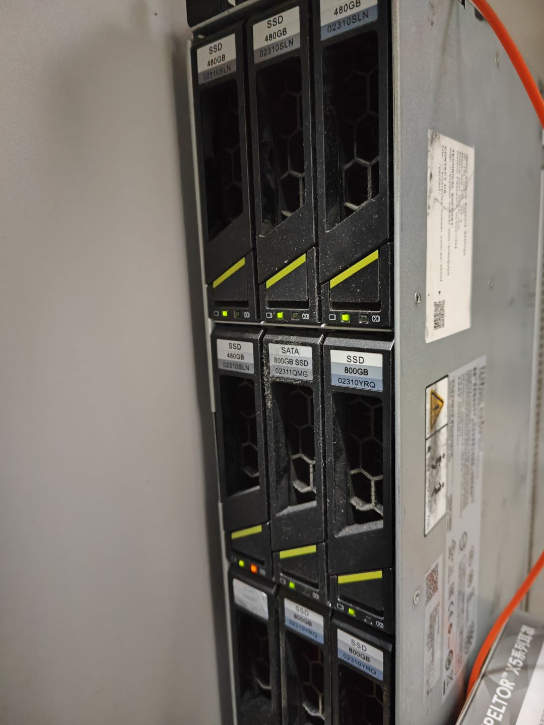使用sas2ircu在TrueNAS Scale中定位坏硬盘